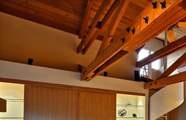 tetto-in-legno-con-morali-legnami-maletta